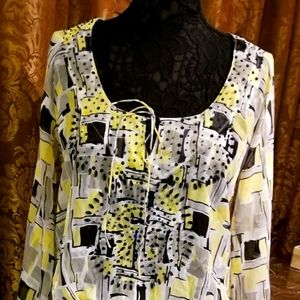 Previously loved women long sleeve tunic top